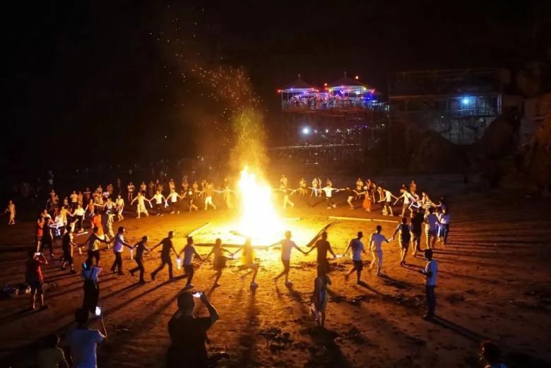 沙灘篝火.jpg